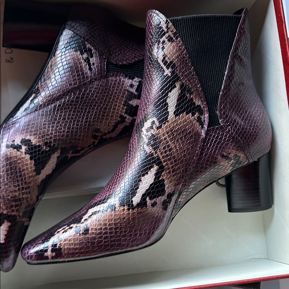 Donald Pliner Austen Snake women's 9.5 Chelsea Boot new w box and dust bag